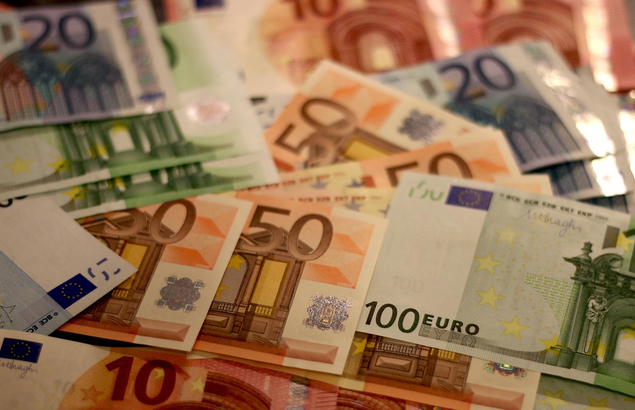 entdecken sie alles wissenswerte über den digitalen euro: funktionsweise, vorteile, herausforderungen und aktuelle entwicklungen rund um die zukünftige europäische digitalwährung.