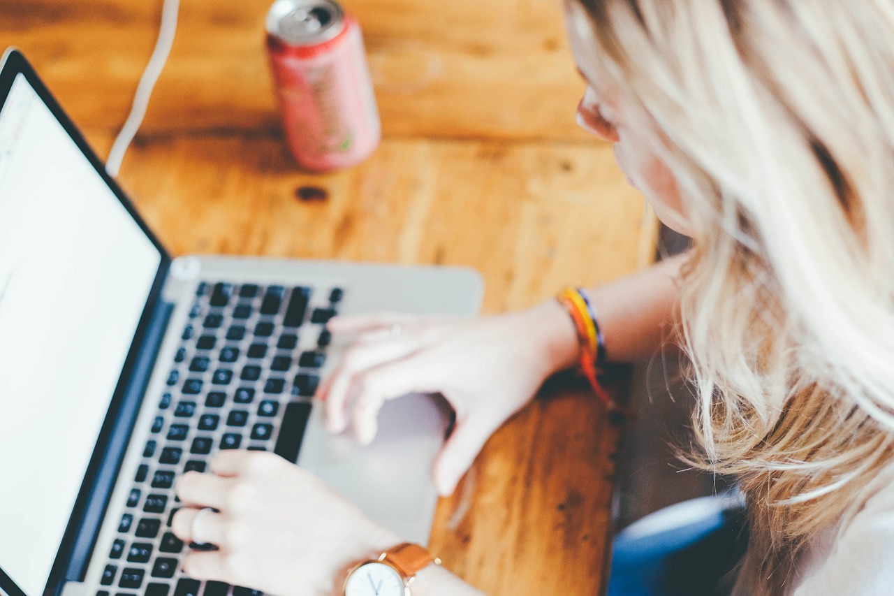 entdecken sie, wie sie ihr home office nachhaltig gestalten können. tipps für umweltfreundliche ausstattung, energiesparende lösungen und nachhaltige arbeitsroutinen für ein grünes homeoffice.